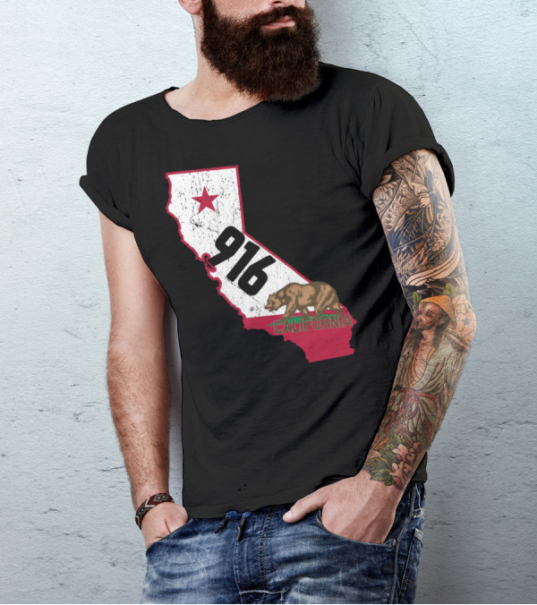 California Map With 916 And Bear Design Featuring Sacramento Area Code T-Shirt