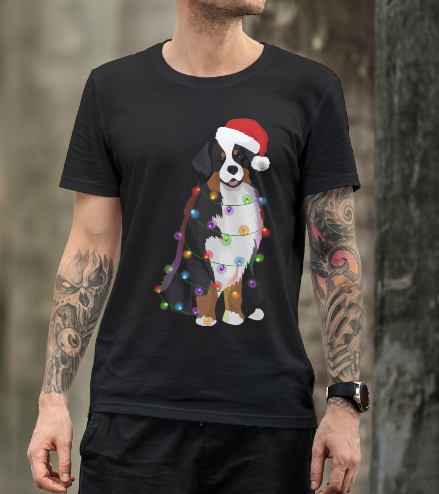 BERNESE MOUNTAIN DOG CHRISTMAS SANTA HAT LIGHTS XMAS DOG T-Shirt