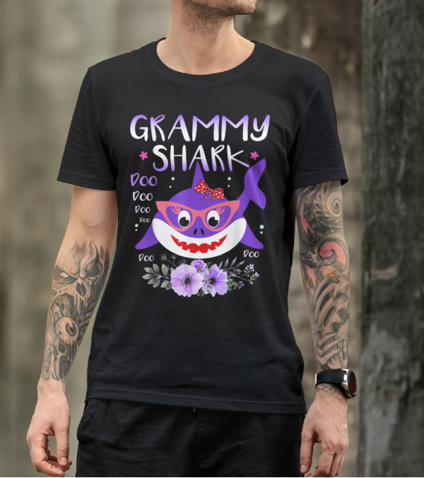GRAMMY SHARK DOO DOO PURPLE SHARK WITH GLASSES AND FLOWERS T-Shirt