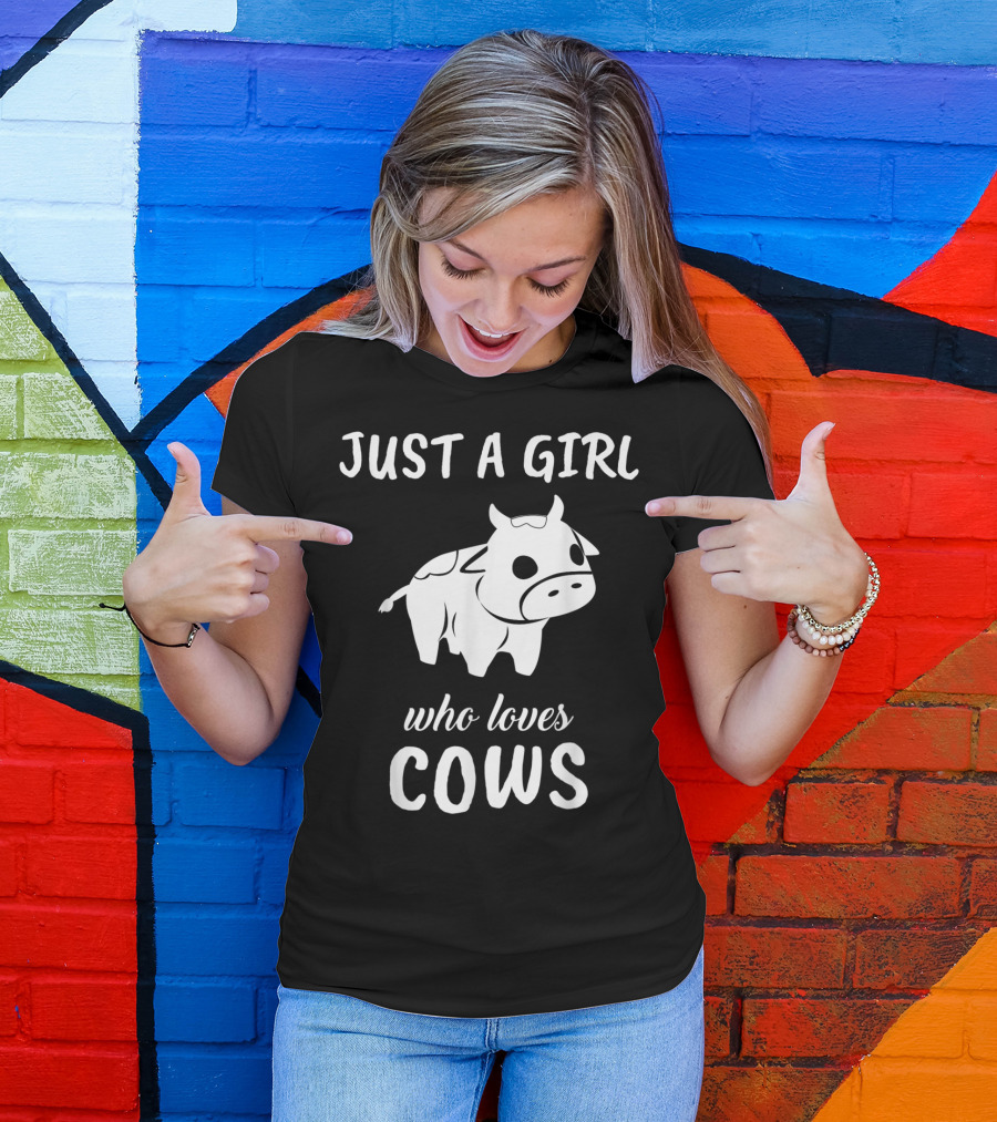 Just A Girl Who Loves Cows Cute Cow Cartoon T-Shirt