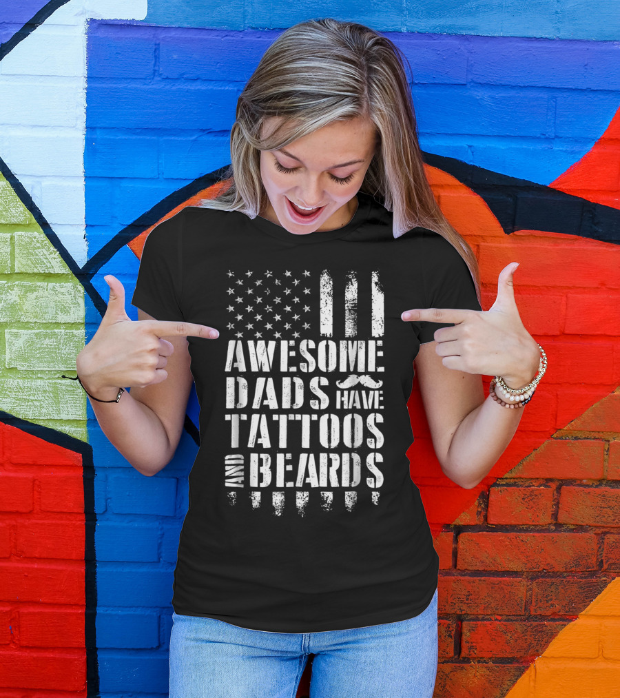 Awesome Dads Have Tattoos And Beards Fathers American Flag T-Shirt