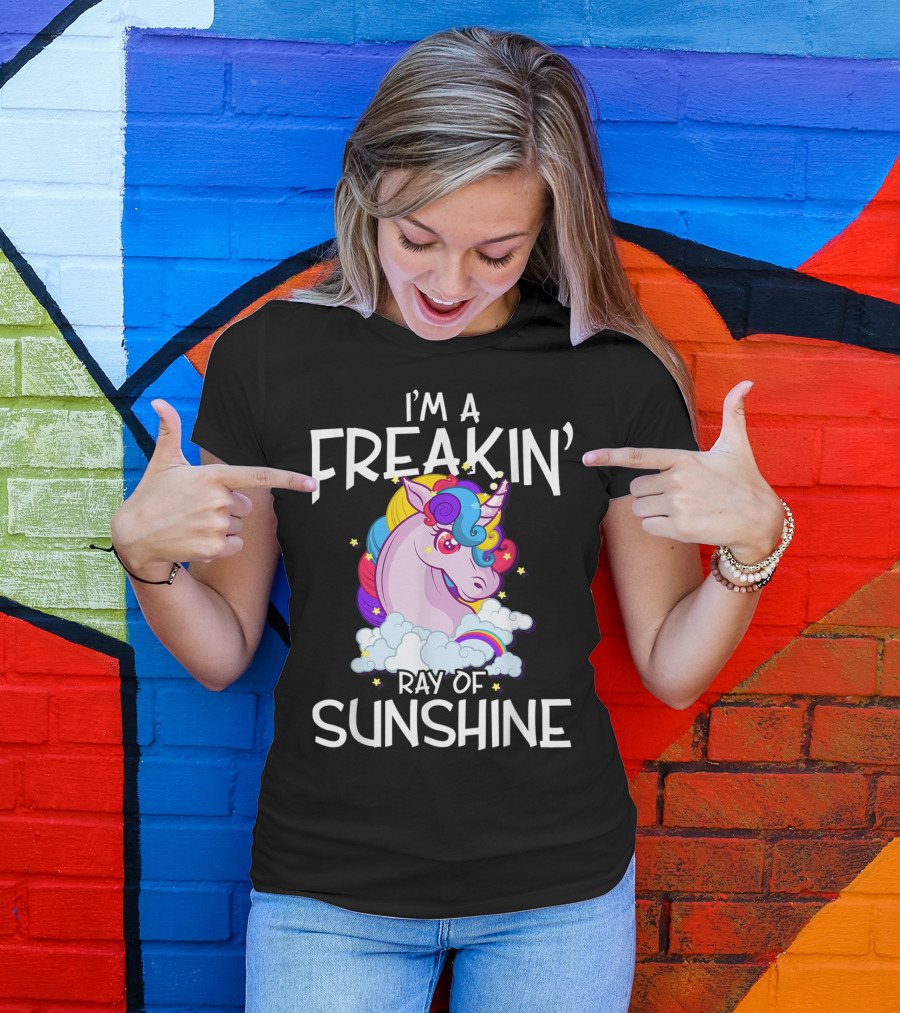 I'm A Freakin' Ray Of Sunshine Rainbow Unicorn Vintage 1970s 1980s T-Shirt