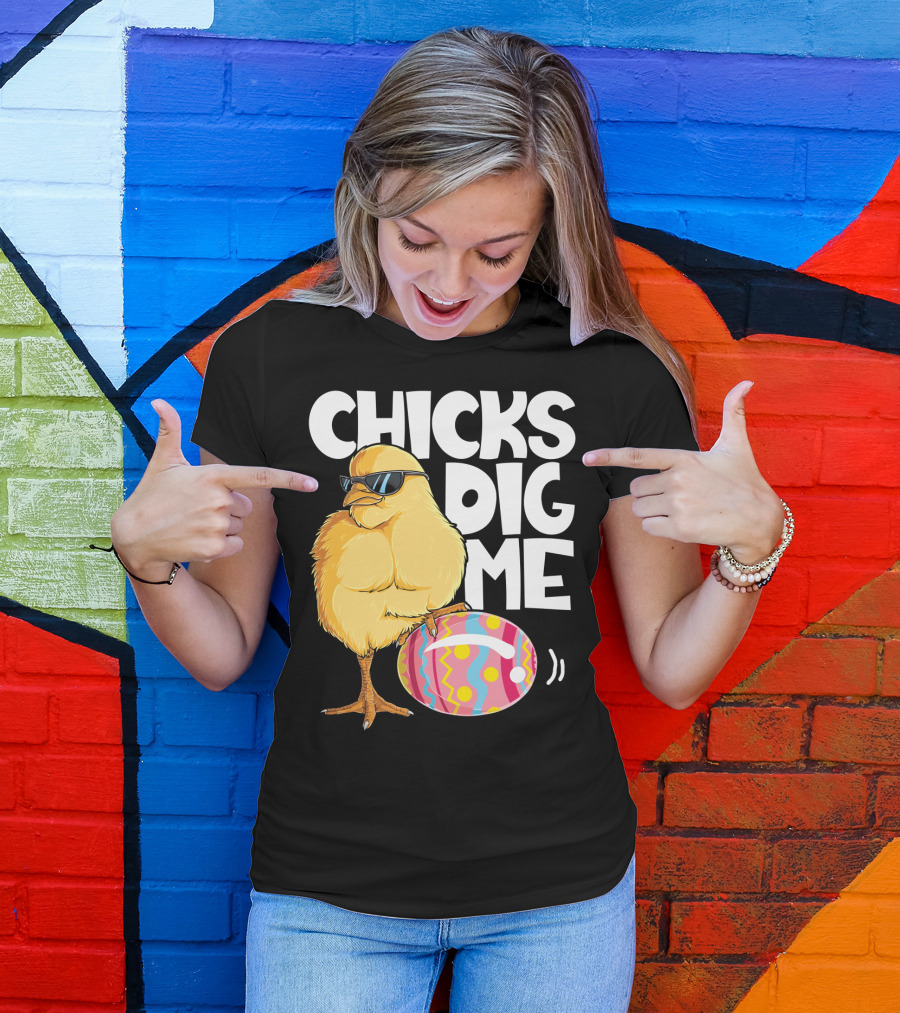 Chicks Dig Me Easter Bunny Ears Egg Men17 Sunglasses Cool Chick Egg T-Shirt