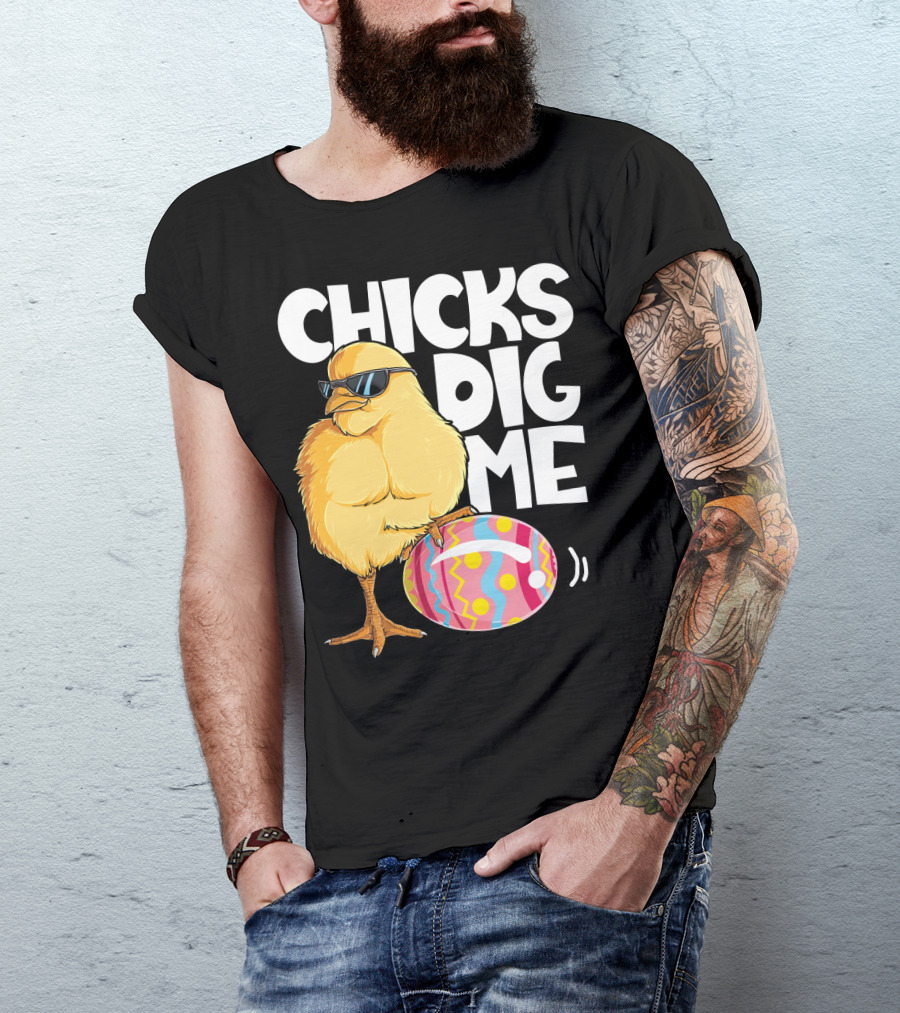 Chicks Dig Me Easter Bunny Ears Egg Men17 Sunglasses Cool Chick Egg T-Shirt