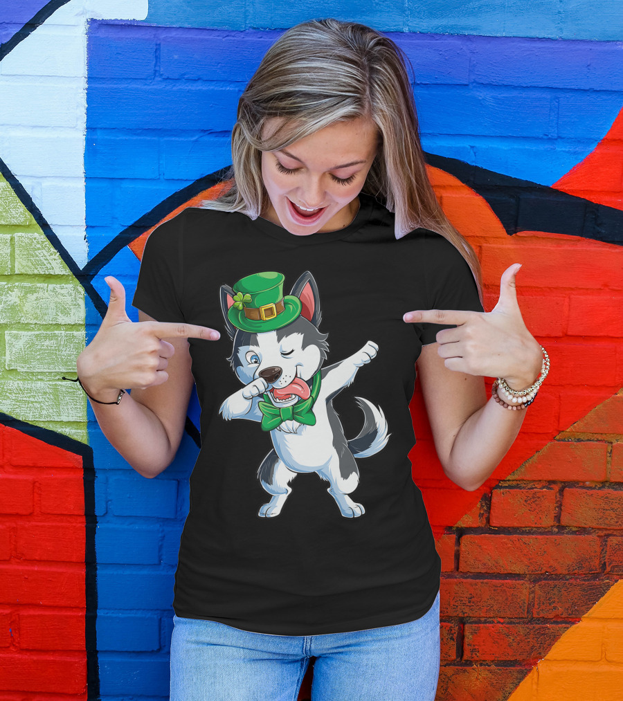 Siberian Husky Dabbing St Patricks Day Leprechaun Hat Bow Tie T-Shirt