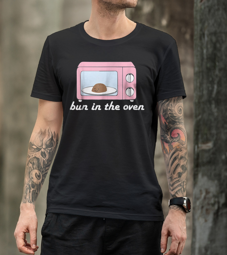 Bun In The Oven Expecting Baby Announcement Pink Microwave T-Shirt