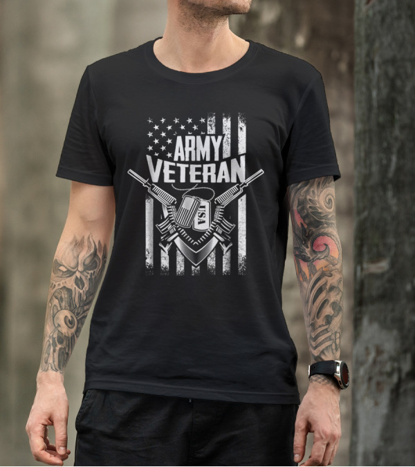 Army Veteran USA With Military Flag And Guns T-Shirt