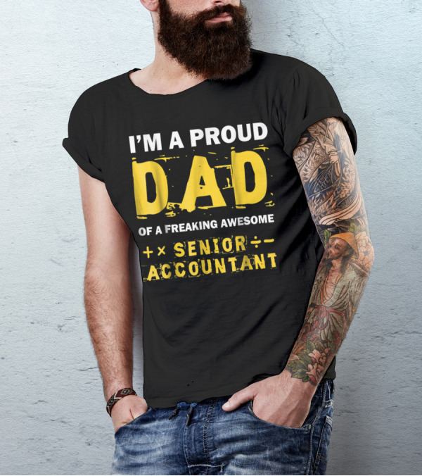 I'm A Proud Dad Of A Freaking Awesome Senior Accountant T-Shirt