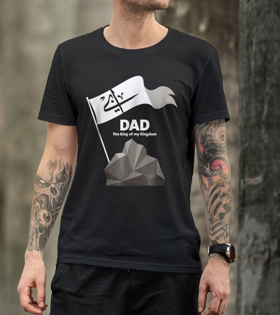 DAD The King Of My Kingdom Arabic Calligraphy Flag And Geometric Mountain T-Shirt