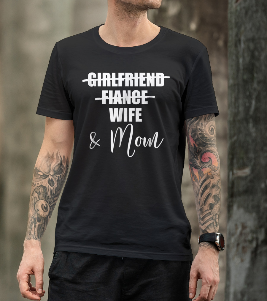 Girlfriend Fiance Wife Mom Pregnancy Announcement Mom To Be T-Shirt