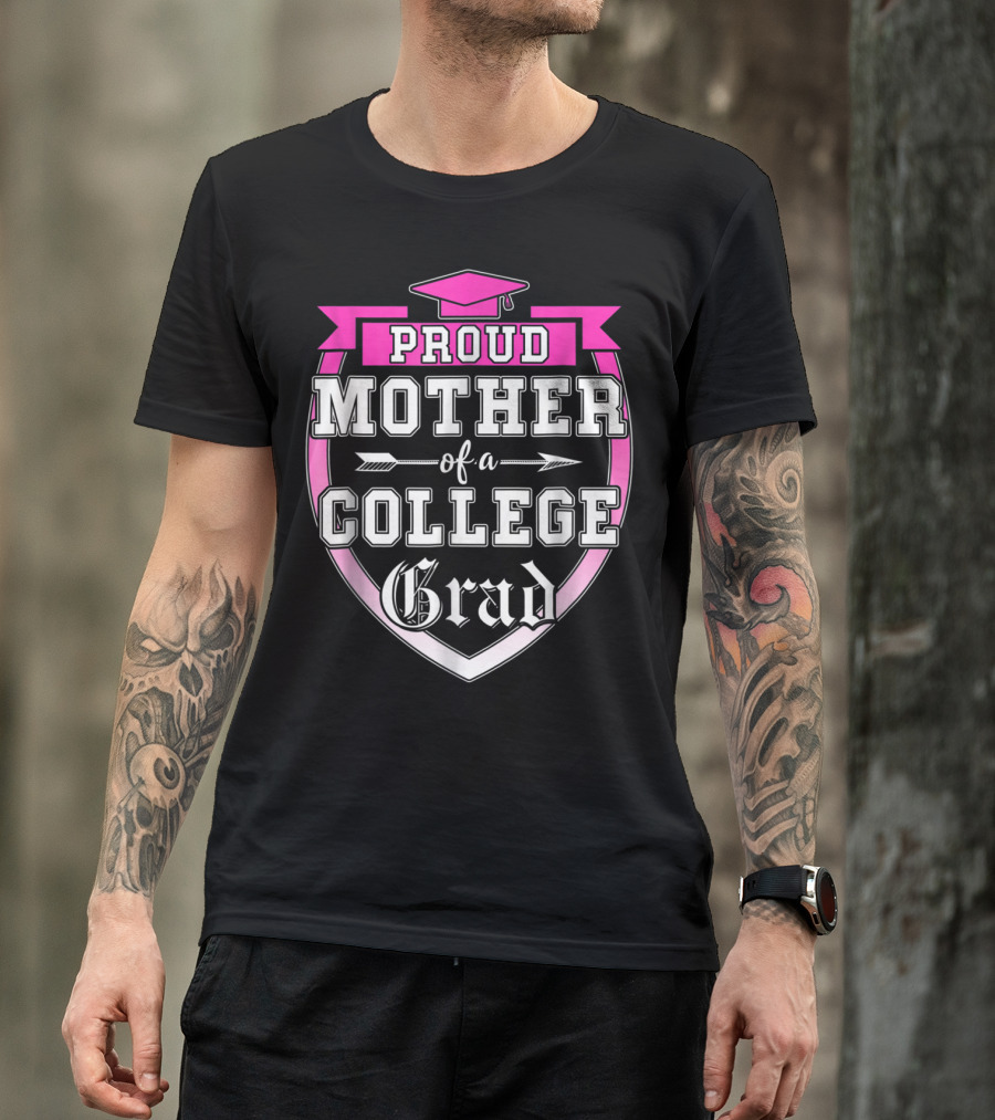 Proud Mother Of A College Grad Graduation Cap Family T-Shirt