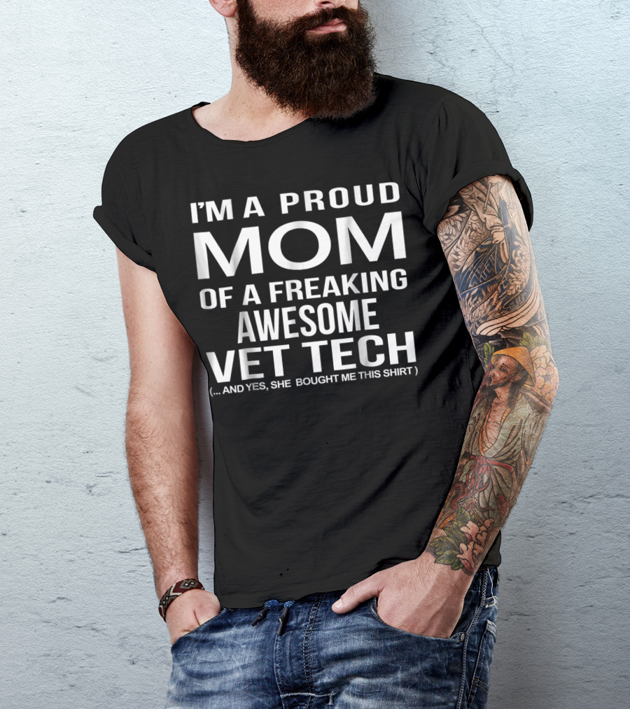 I'M A PROUD MOM OF A FREAKING AWESOME VET TECH T-Shirt
