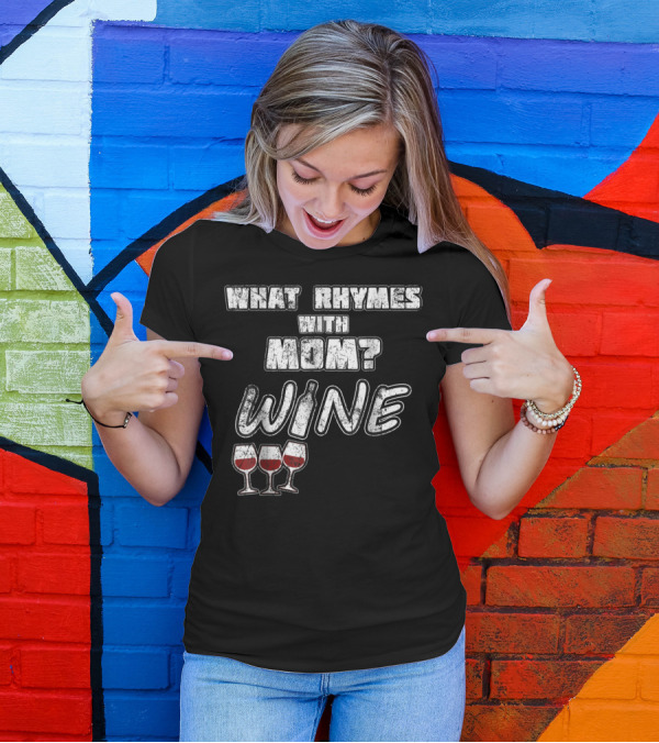 What Rhymes With Mom? Wine Glasses And Bottle Funny 76 T-Shirt