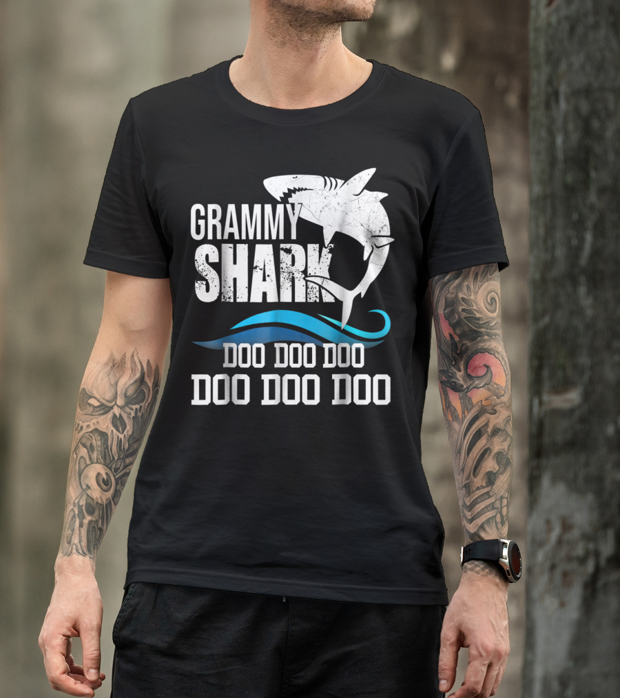 Grammy Shark Doo Doo Doo Mother Mom Grandma Halloween Christmas42 T-Shirt