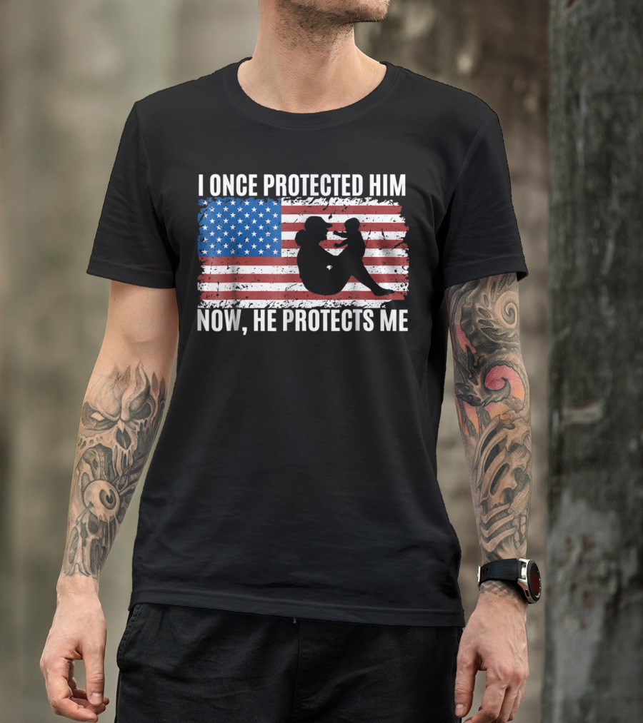 I Once Protected Him Now He Protects Me Proud Military MOM Patriotic American Flag T-Shirt