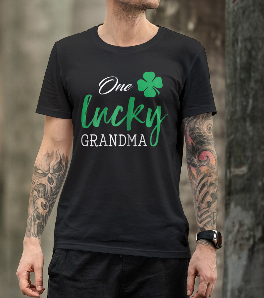 One Lucky Grandma Shamrock St Patrick's Day T-Shirt
