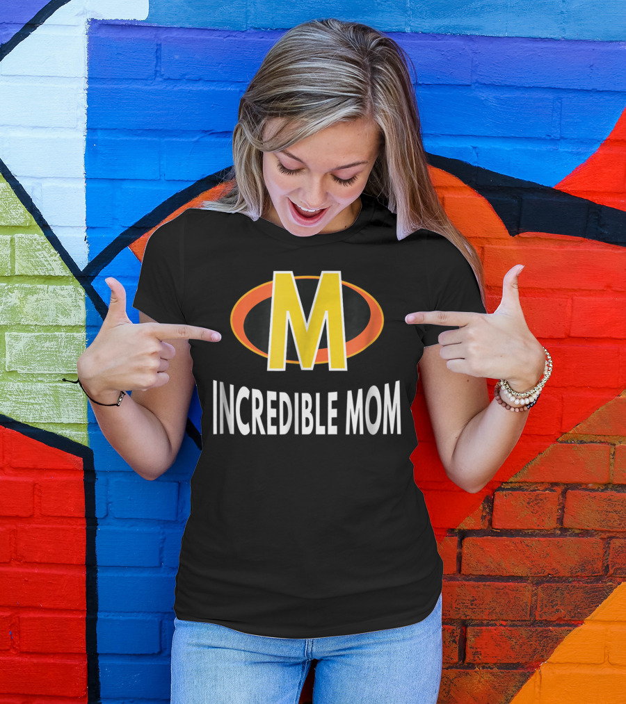 Incredible Mom Bold Text Superhero Icon M T-Shirt