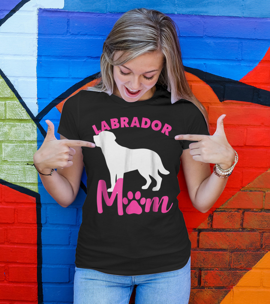 LABRADOR MOM T-Shirt