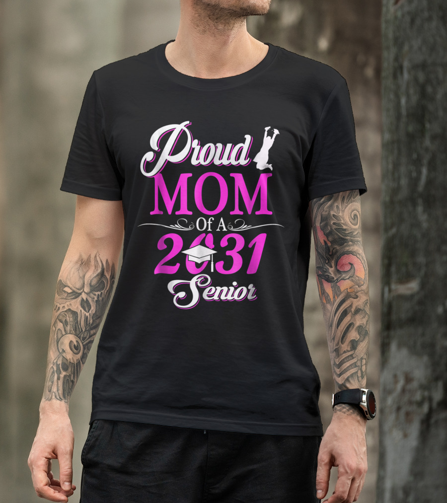 Proud MOM Of A Class 2031 Senior Graduation Celebration T-Shirt