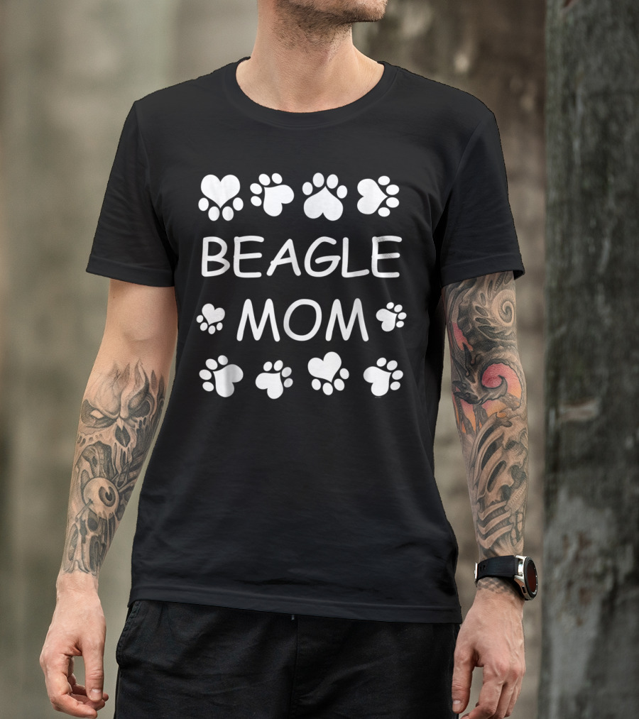 Beagle Mom Paw Print Hearts Christmas Birthday T-Shirt
