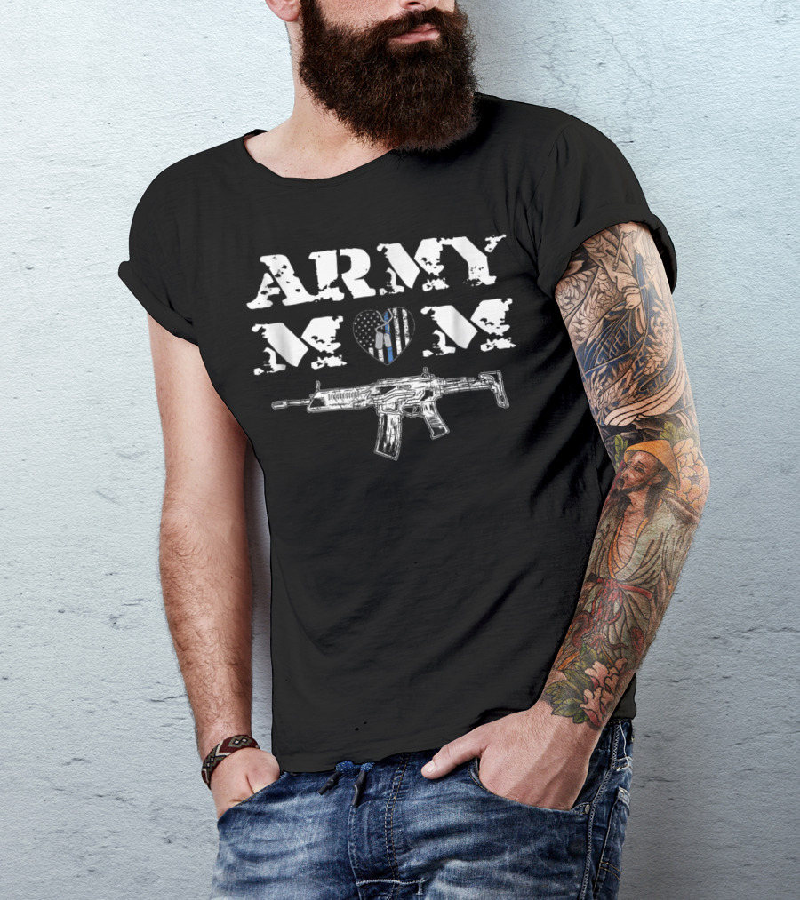 Army Mom Heart USA Flag Gun Design Women29 T-Shirt