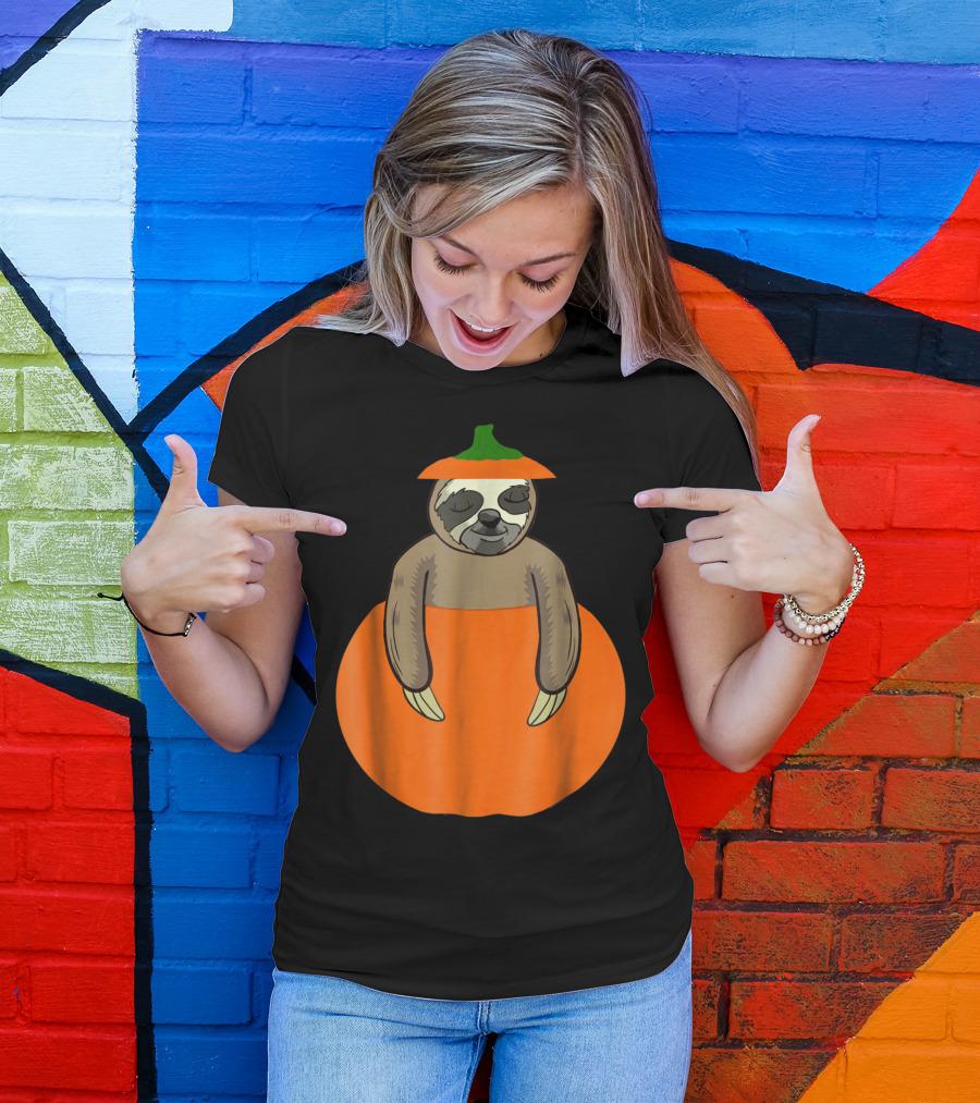 Cute Sloth Pumpkin Halloween Costume For Teacher Mom And Dad T-Shirt