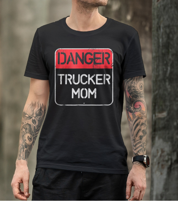 DANGER TRUCKER MOM SIGN WARNING T-Shirt