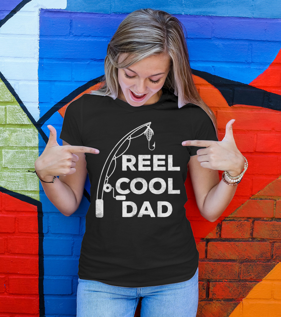 Reel Cool Dad Fishing Daddy Mens T-Shirt