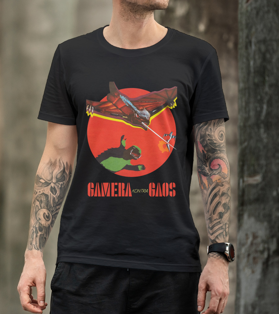 Gamera Kontra Gaos Retro Monster Battle Scene T-Shirt