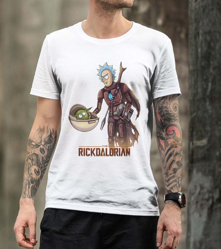 The RICKDALORIAN Sci-Fi Character Fusion With Armor And Green Alien In Pod T-Shirt