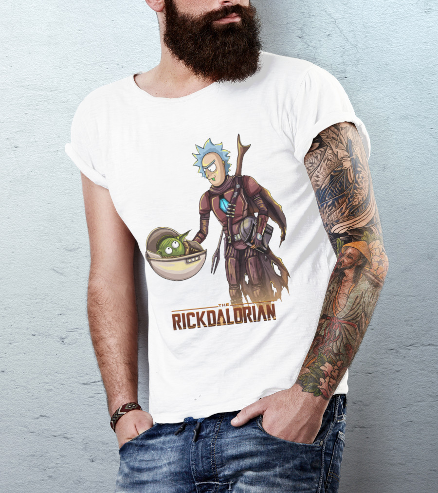 The RICKDALORIAN Sci-Fi Character Fusion With Armor And Green Alien In Pod T-Shirt