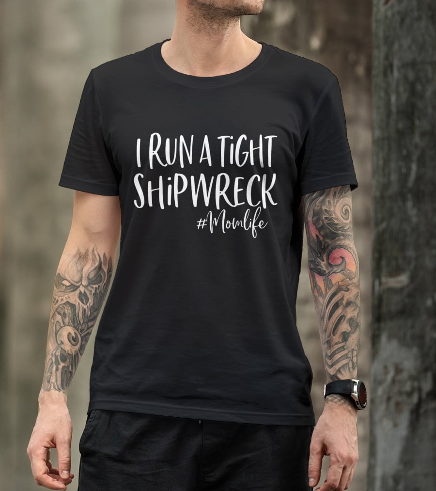 I Run A Tight Shipwreck #Momlife T-Shirt