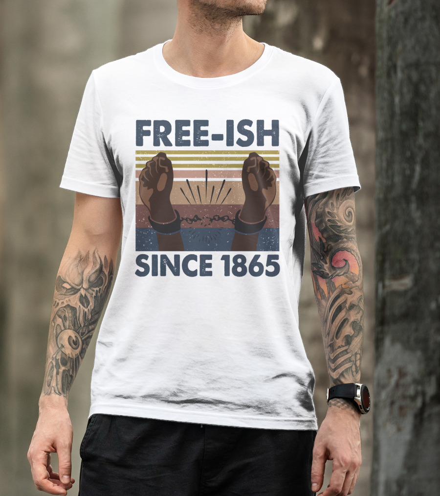 Freeish Since 1865 Vintage Black Day Fists Breaking Chains Retro Stripes T-Shirt