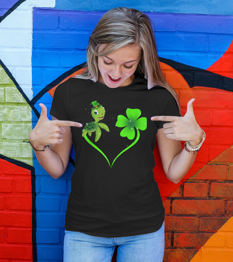 Happy St Patrick's Day Shamrock Turtle With Leprechaun Hat And Green Heart T-Shirt