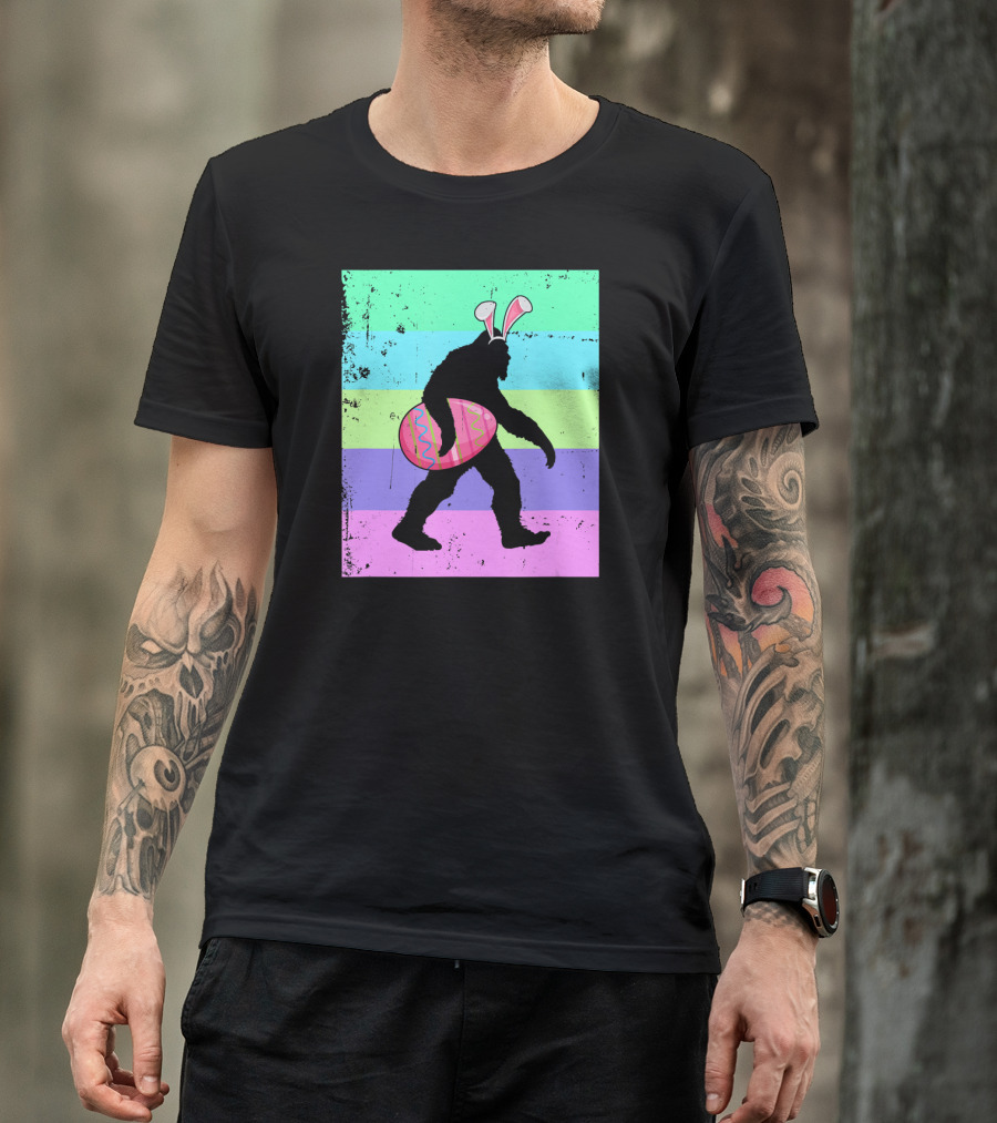 Vintage Bigfoot Easter Bunny Eggs Sasquatch Retro Gradient T-Shirt