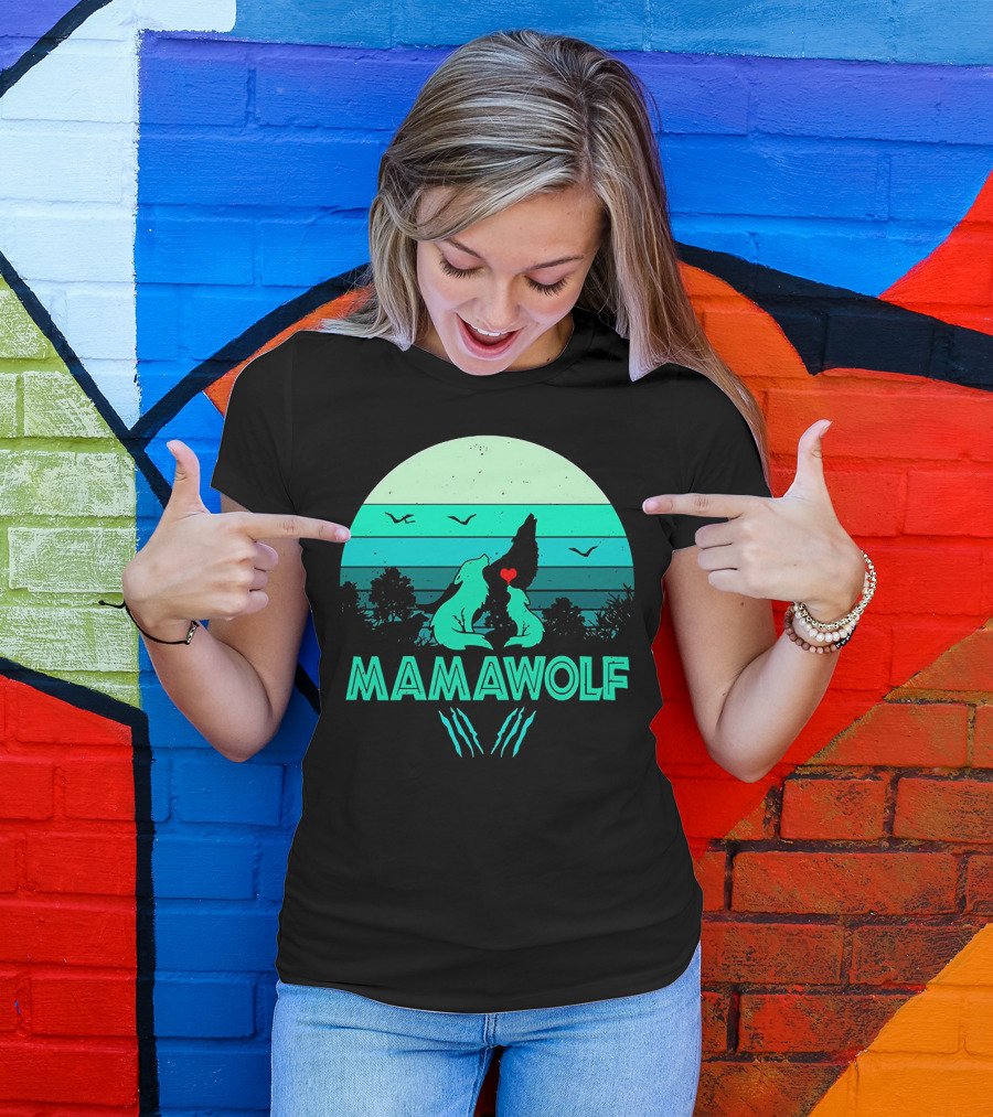MAMAWOLF Babies Mom Vintage Wolf Heart Moon T-Shirt