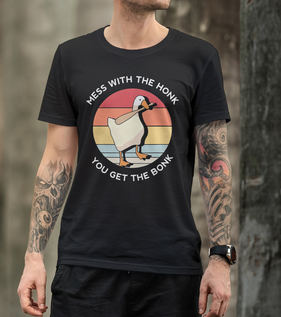 Mess With The Honk You Get The Bonk Goose Retro Vintage Goose With Bat T-Shirt