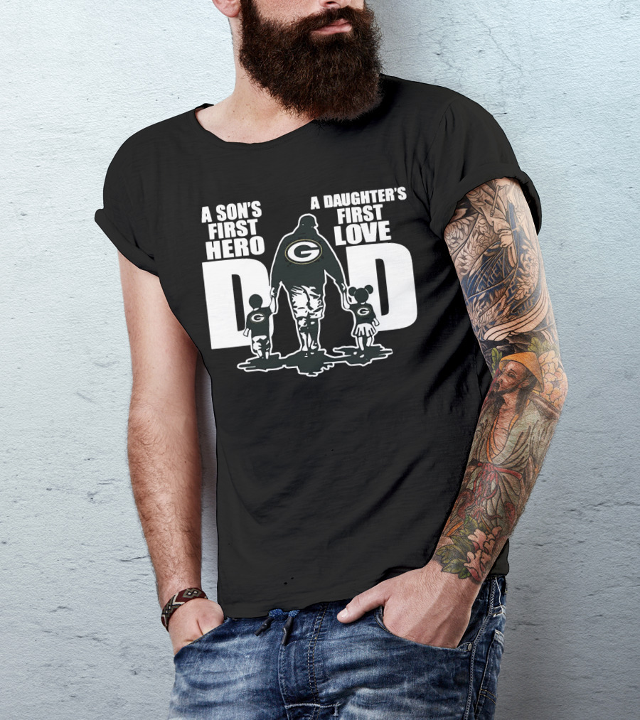 Green Bay Packers Dad A Son’s First Hero A Daughter’s First Love T-Shirt