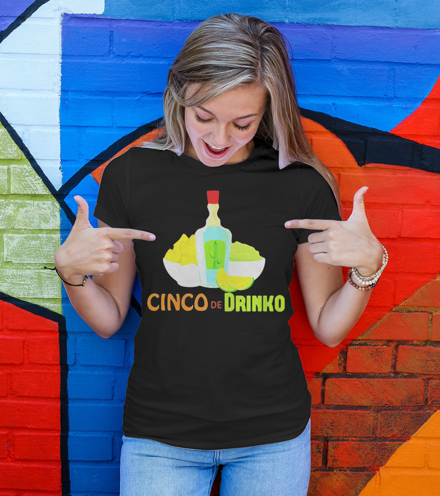 Cinco De Drinko Cinco De Mayo Wine Lemon Cocktail Bottle Lime Chips T-Shirt