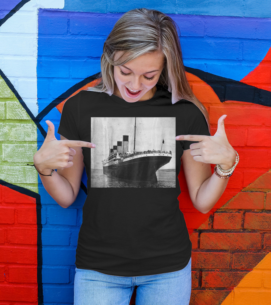 Kids The Titanic Setting Sail Iconic Ocean Liner Image T-Shirt