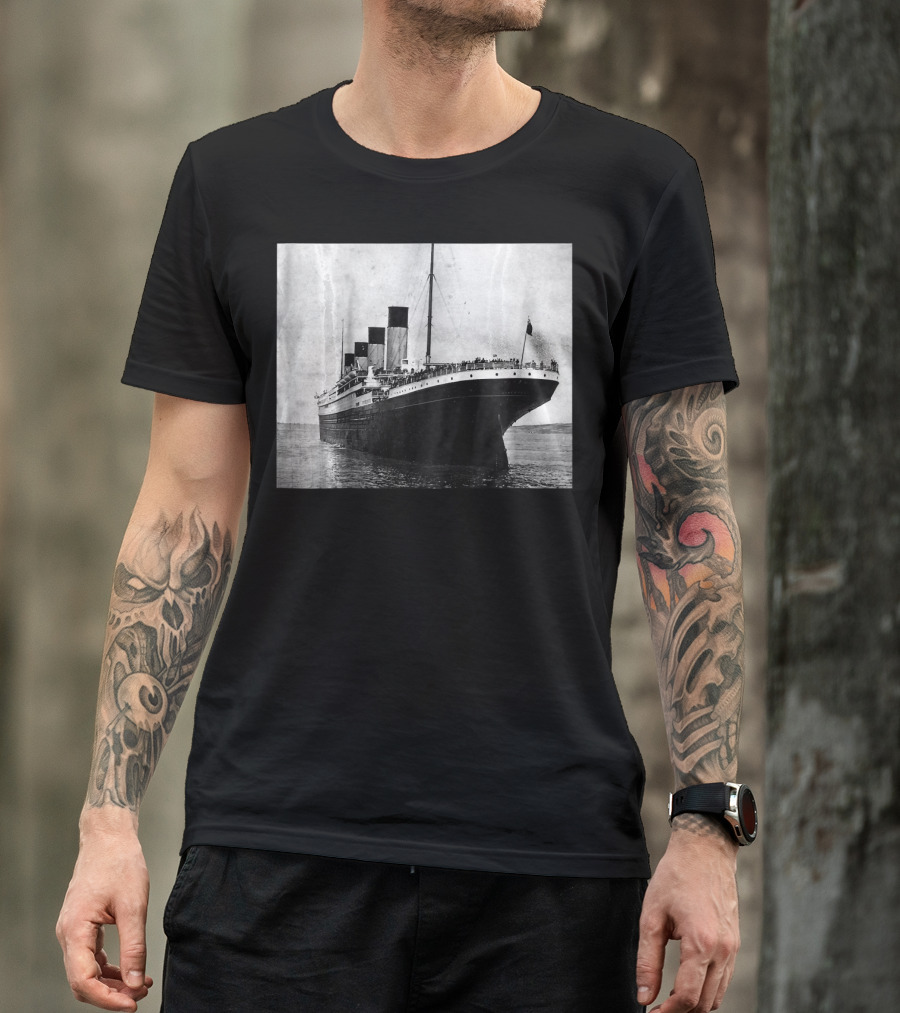 Kids The Titanic Setting Sail Iconic Ocean Liner Image T-Shirt
