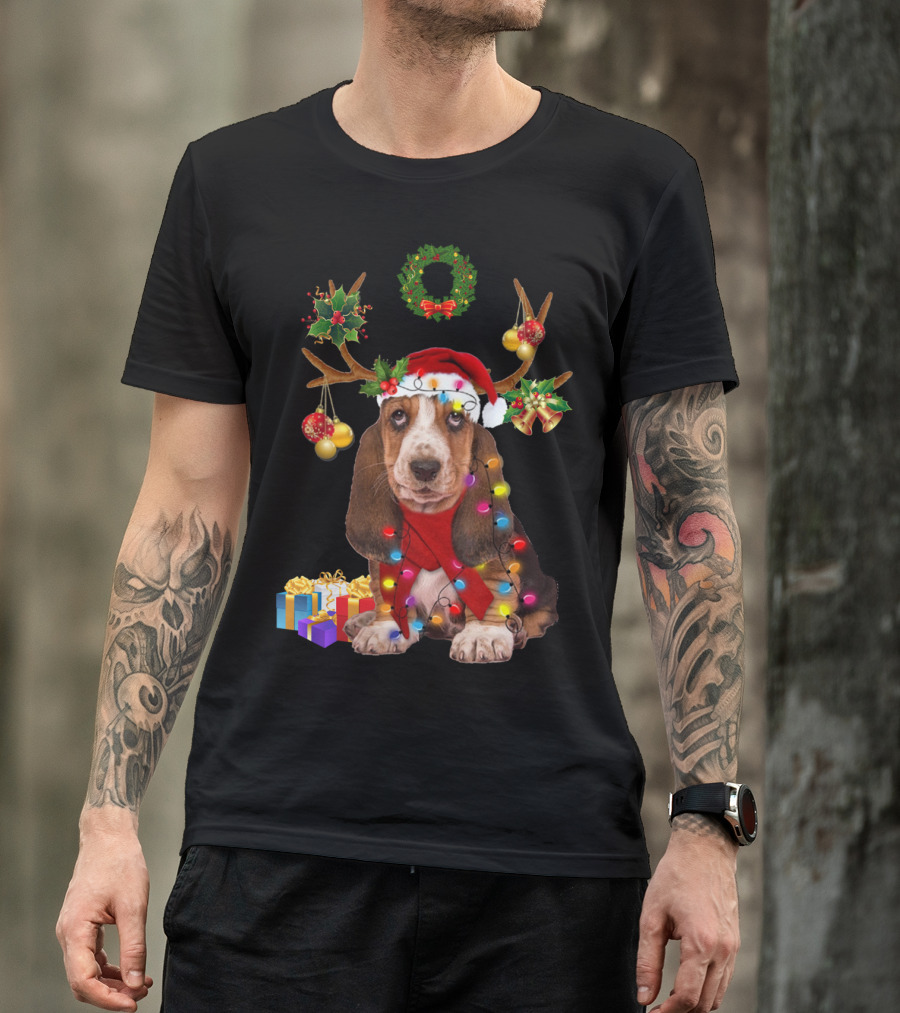 Basset Hound Santa Hat Reindeer Christmas Lights Wreath Holiday Gifts T-Shirt