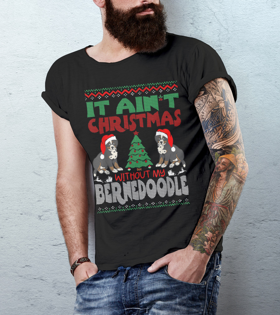IT AIN'T CHRISTMAS WITHOUT MY BERNESE MOUNTAIN DOG CROSS BREED WEARING SANTA HAT AND CHRISTMAS TREE T-Shirt