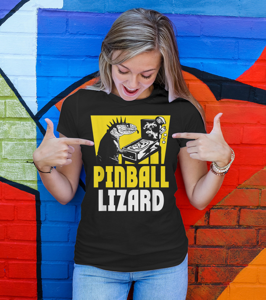 Pinball Lizard Arcade Punk Iguana Playing Pinball Machine T-Shirt