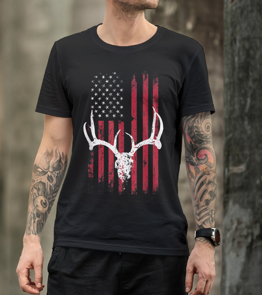 Vintage Deer USA Flag Animals Lover Antlers Rustic Patriotic T-Shirt