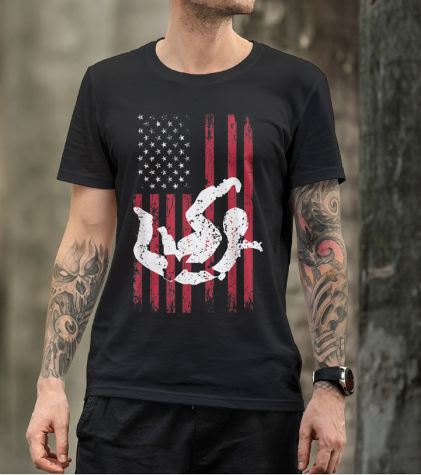 Vintage USA Flag Skydiver Parachuting T-Shirt