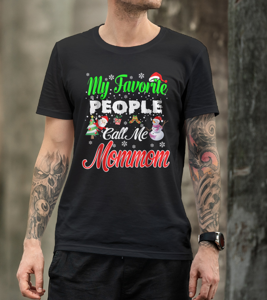 My Favorite People Call Me Mommom Christmas Snowflakes Santa Hat Tree Snowman T-Shirt