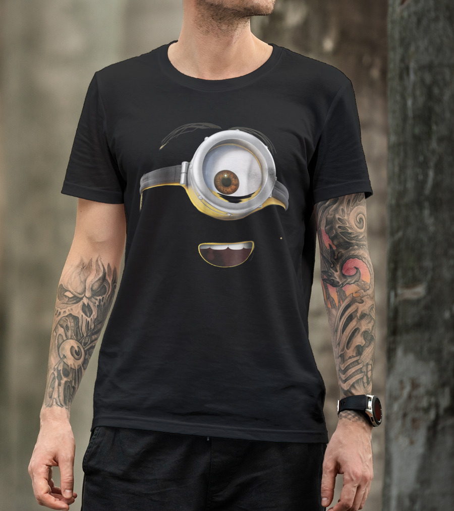 Despicable Me Minions Stuart Face Close-Up One-Eyed Goggle Smile T-Shirt
