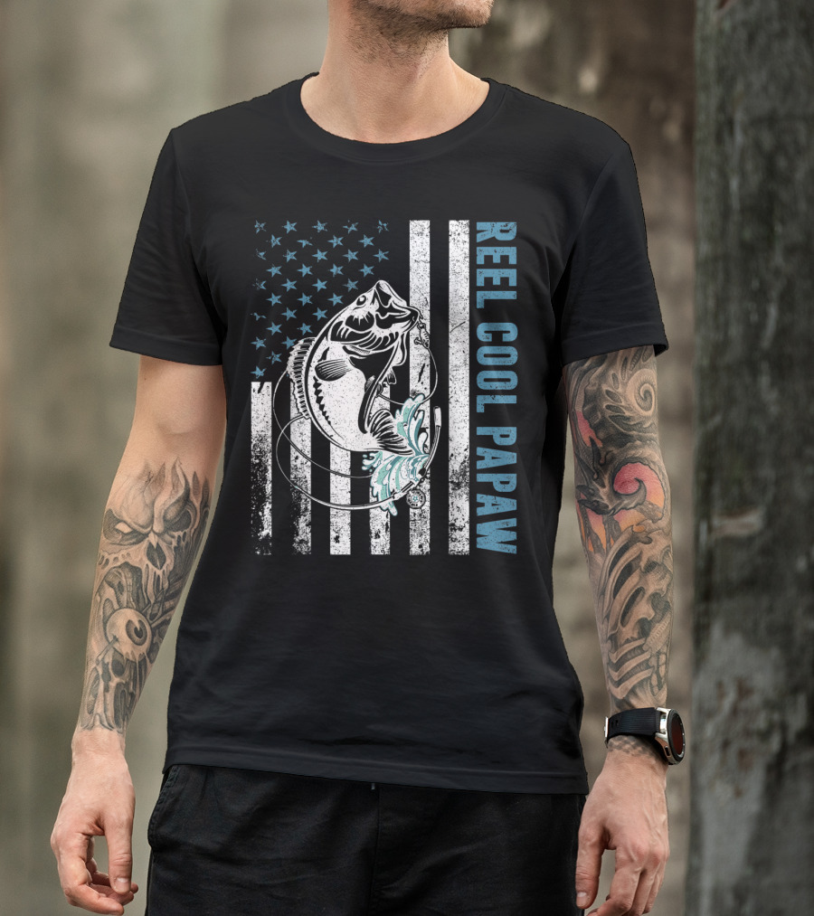 Reel Cool Papaw American Fishing Lovers Patriotic Vintage Bass T-Shirt