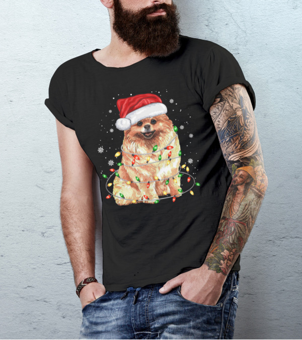 Pomeranian In Santa Hat With Christmas Lights And Snowflakes T-Shirt